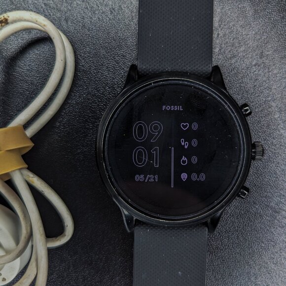 Fossil Carlyle HR Smartwatch [1.5in screen] - Picture 5 of 5